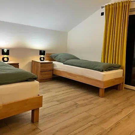 Ferien-monteurwohnung * צוסן